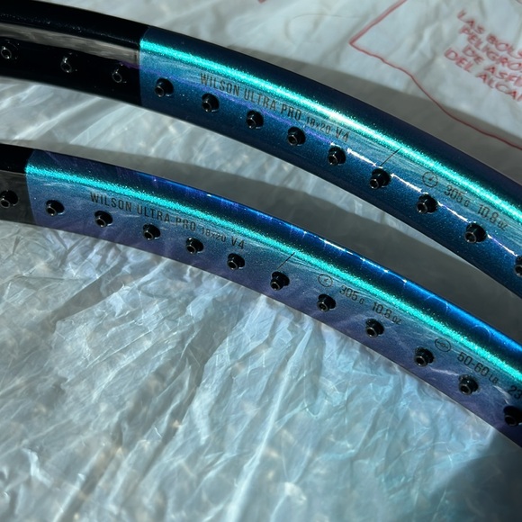 NWT Set of Wilson Ultra Pro 18x20 v4, Grip 2 ( Two rackets) - Picture 8 of 14